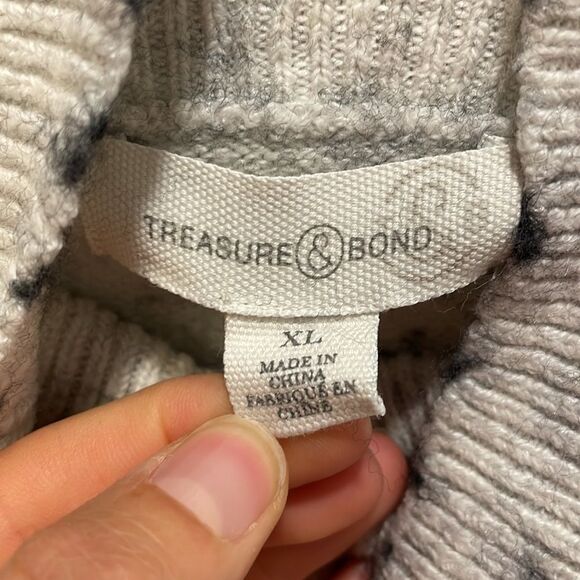 Treasure and Bond white turtleneck sweater with black spots all over it - Picture 7 of 10